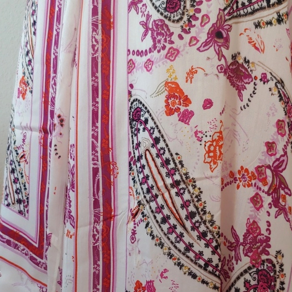 White House Black Market Oblong Scarf in Pale Orchid and Ecru White NWT - Picture 7 of 12